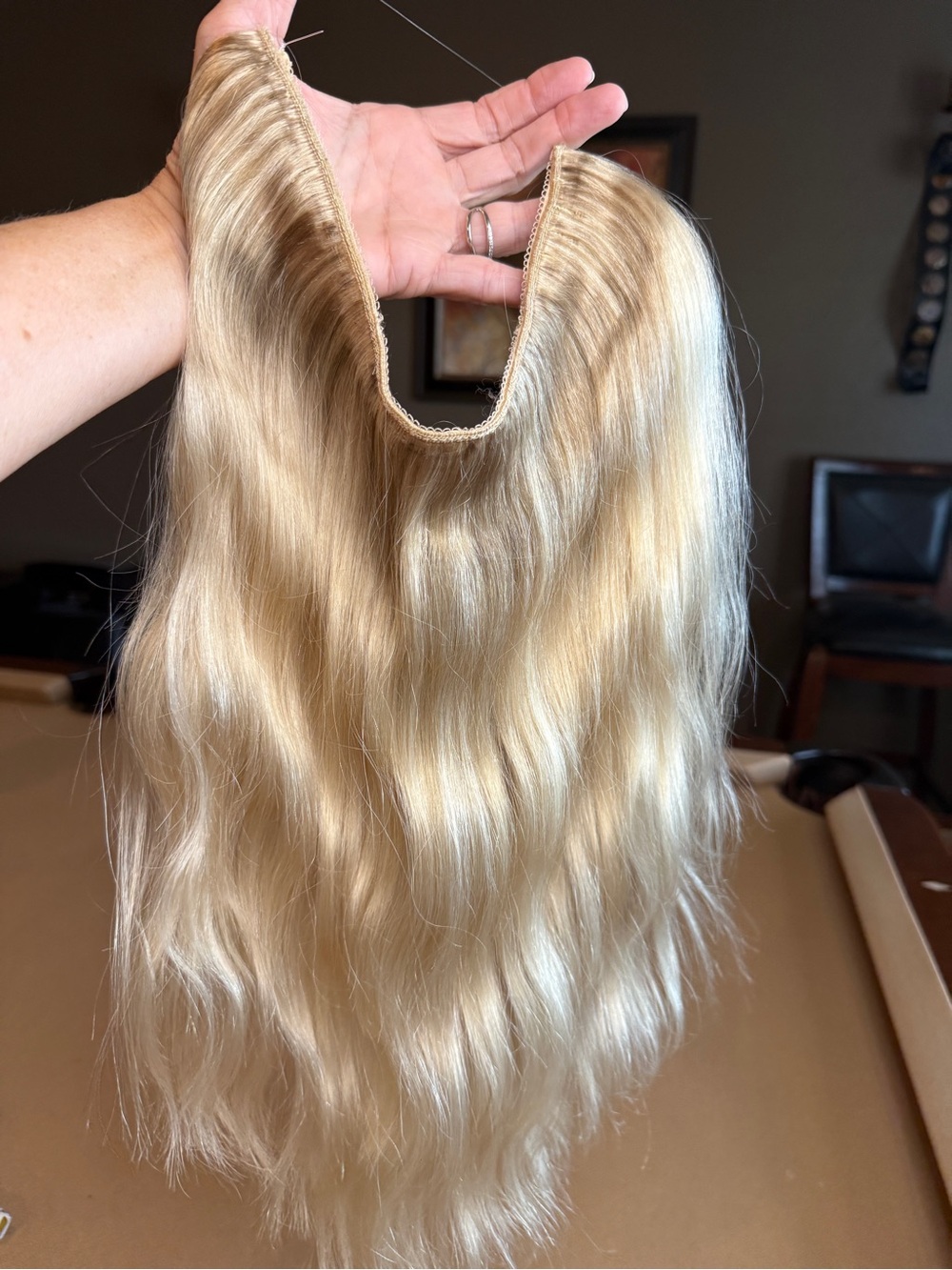 ✨ Sitting Pretty Halo Hair Extensions  Color 20C- FULL KIT ✨